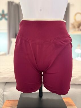 High-Waist Performance Shorts in Burgundy - Unbranded